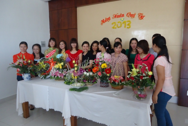 Hội thi cắm Hoa Chị Em Công ty Thiên Nam